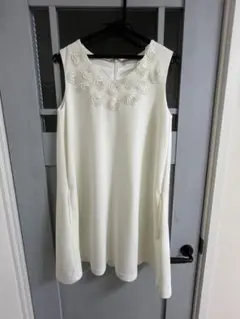 ホワイト ノースリーブワンピース