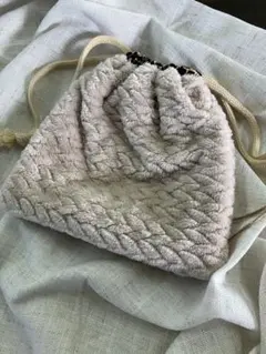 ベージュのファー巾着袋
