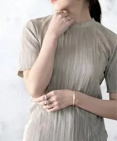 クラシカルエルフ　ラウンドネックミドル丈ミニプリーツ袖メローリブブラウス