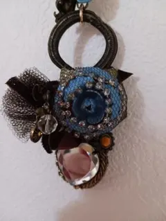 ネックレスアンティーク調　青い花モチーフ