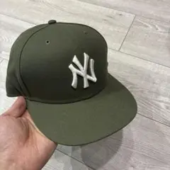 New Era 59FIFTY NY オリーブつば裏グレー 7 1/4のサムネイル