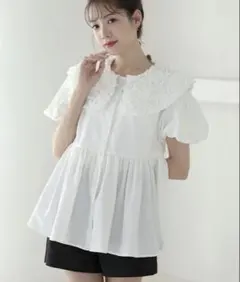 ♡ Fitmore フィットモア / フラワー襟ティアードブラウス ♡ - メルカリ