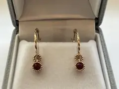 ルビーチャーム付きK10ゴールドフープピアス ペンダントトップのおまけ付き。