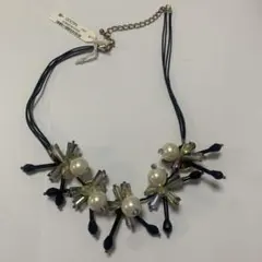 パールとビーズのフラワーモチーフネックレス