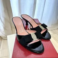 フェラガモ　ヴァラ　ミュール