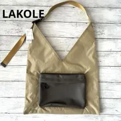 新品タグ付き　LAKOLE 三角トート　ポケット付きのサムネイル