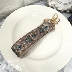 インド刺繍リボン　ハンドストラップ