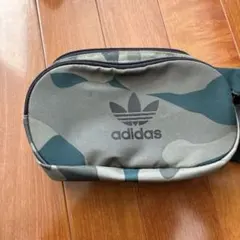 adidas 迷彩 ボディバッグ