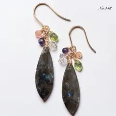 No.623✨天然石✨ラピスラズリのカービングピアス 14kgf - メルカリ
