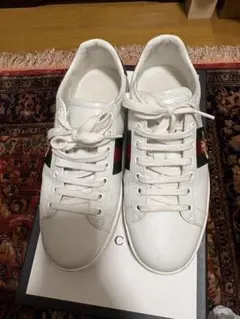 GUCCI グリッターシルバー スニーカー - メルカリ