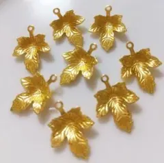 楓の葉チャーム✨８個セット