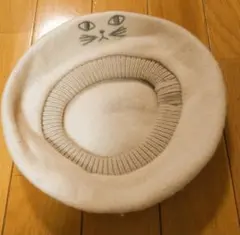 a.v.v 猫顔刺繍 ベレー帽