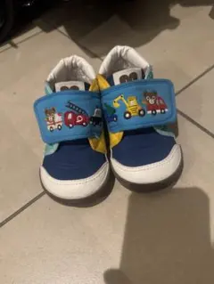 ミキハウス ベビーシューズ 動物と車の刺繍