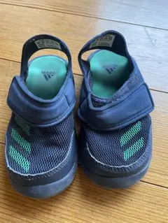 adidas キッズ サンダル 黒/緑　14cm