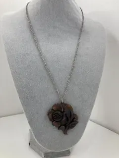 ハンドメイド 木製バラネックレス