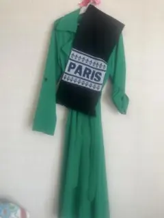 PARISデザイン マフラー 黒にブルー、グレーフリンジ付フランスパリ限定。新品