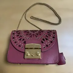 エンジ色　フルラ　メトロポリス　レザーショルダーバッグ