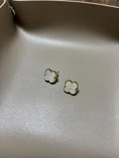 クローバー型 ホワイト ゴールド ピアス