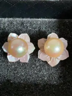 K18金パールピアス フラワーデザインシェル付き - メルカリ