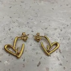 ！美品！　Louis Vuitton ゴールド ハート型ピアスのサムネイル