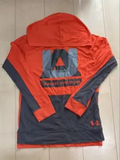 アンダーアーマー　長袖Tシャツ　フード　YLG 140〜150 オレンジ