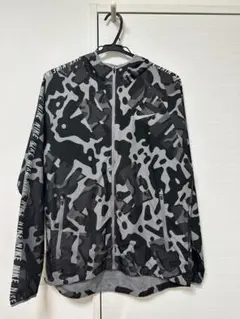 Nike カモフラージュ柄 ウィンドブレーカー