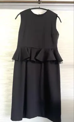 PICCIN ブラック ノースリーブ ひざ丈ワンピースのサムネイル