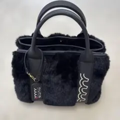 黒のファートートバッグ