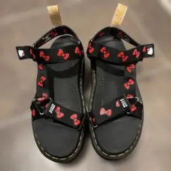 Dr. Martens x Hello Kitty 厚底サンダルのサムネイル