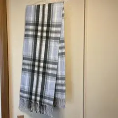 青とグレーのチェック柄マフラー