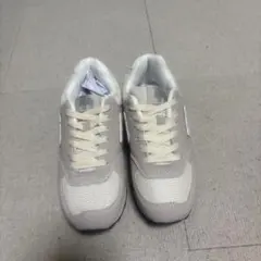 スニーカー　moz