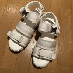 ホワイト スポーツサンダル バックルストラップ