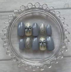 ネイルチップ　ブルーグレー　水色　くすみブルー　推し活　リボン　ガーリー　大人