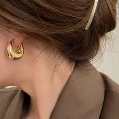 フープピアス ゴールド　チャンキーフープピアス　ゆれる　ユニセックス　シンプル