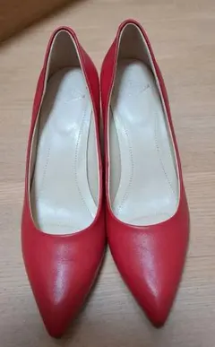 真っ赤なパンプス　Number Twenty Oneのサムネイル