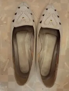 最終削除前価格！ホワイト フラットシューズ 22.5㌢とします