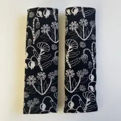 北欧風植物柄ブラック　チャイルドシート　シートベルト　カバー