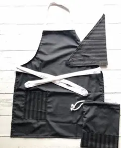 45 ハンドメイドストライプ柄エプロン三角巾巾着3点子供用黒＆グレー150