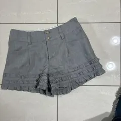 グレー フリルショートパンツのサムネイル