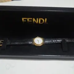 本日限り！お値下げ中FENDI ヴィンテージ時計 ホワイト文字盤 レッドバンド 本日限り！お値下げ中FENDI ヴィンテージ時計 ホワイト文字盤 レッド