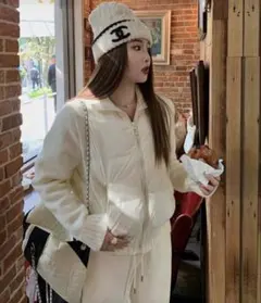 ホワイトダウンジャケット