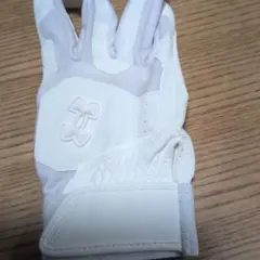 右手用　UNDER ARMOUR バッティンググローブ ホワイト