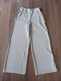 UNIQLO クレープジャージーストレートパンツ　丈長め　 Mサイズ【未使用品】