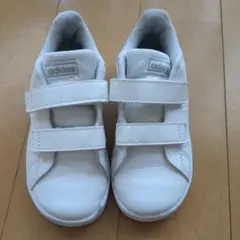 adidas ホワイト スニーカー ベルト付き