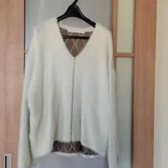 artisimo 2018 フワフワVネックニット