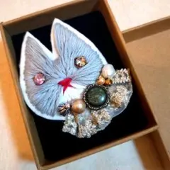 猫刺繍ブローチ　ハンドメイド　一点もの