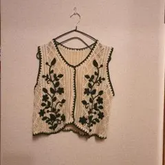je crois soi 蔦柄刺繍クロシェ編みニットベスト