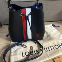 超美品、ルイヴィトン。エピネオ2YAYバケットバッグ。巾着、とても軽いです。