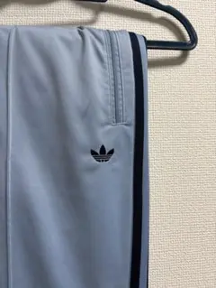 adidas ライトブルー　トラックパンツ