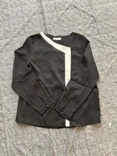 春にオススメ 長袖ブラウス 黒と白の配色